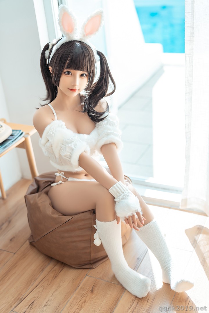 Coser-chunmomo-Mian-Mian-Rabbit-055.jpg