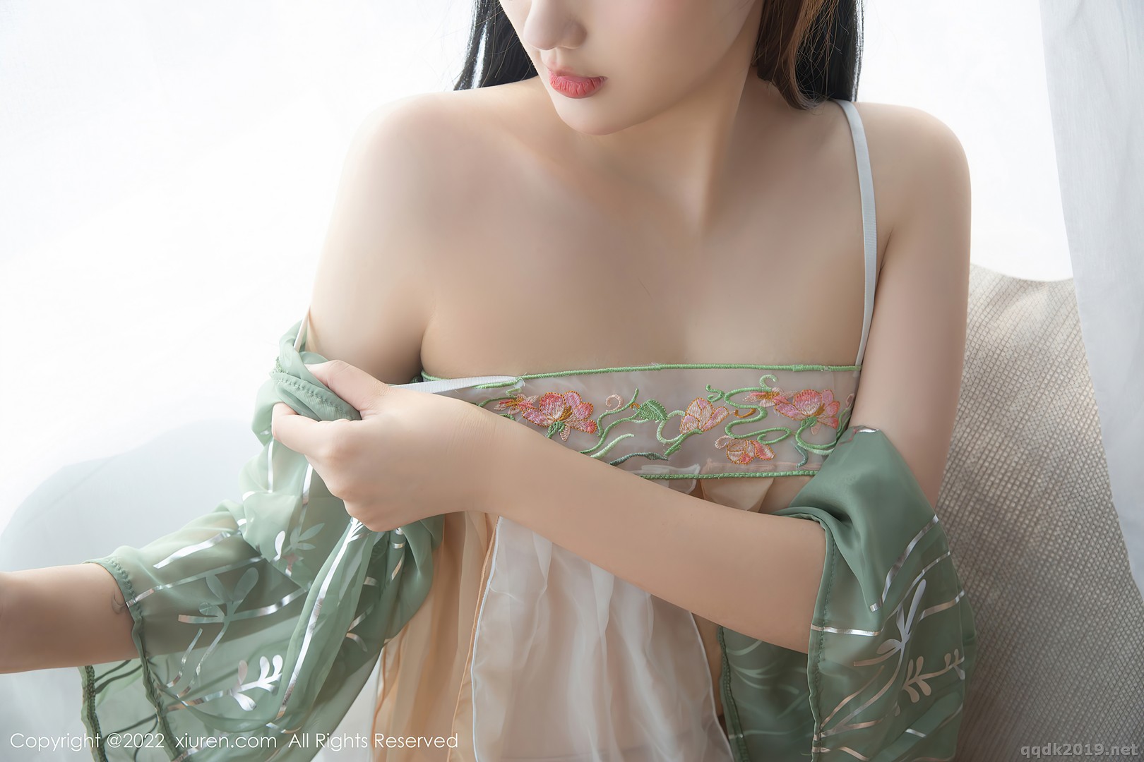 XIUREN-No.5556-Jiang-Zhen-Zhen-013.jpg