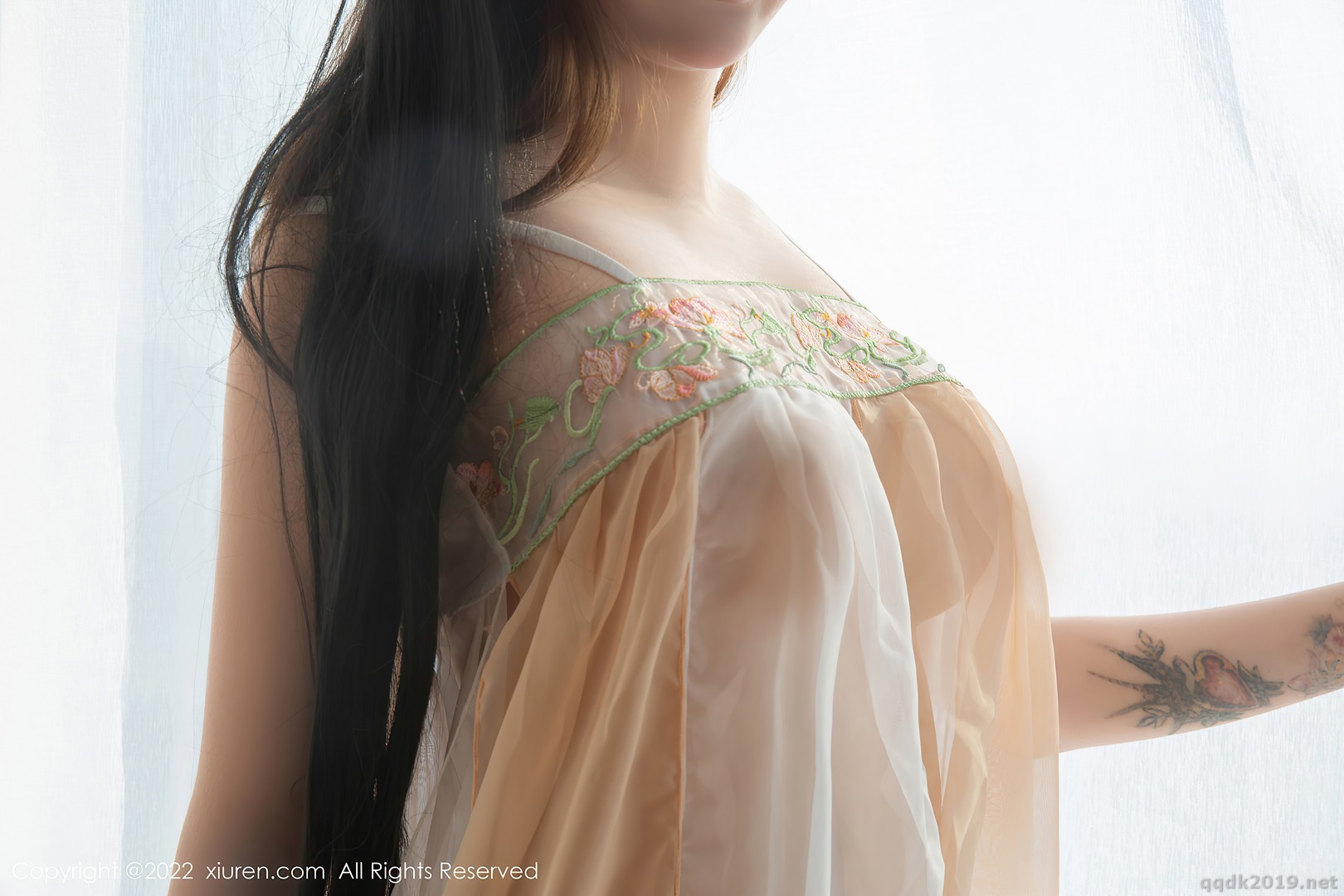 XIUREN-No.5556-Jiang-Zhen-Zhen-036.jpg