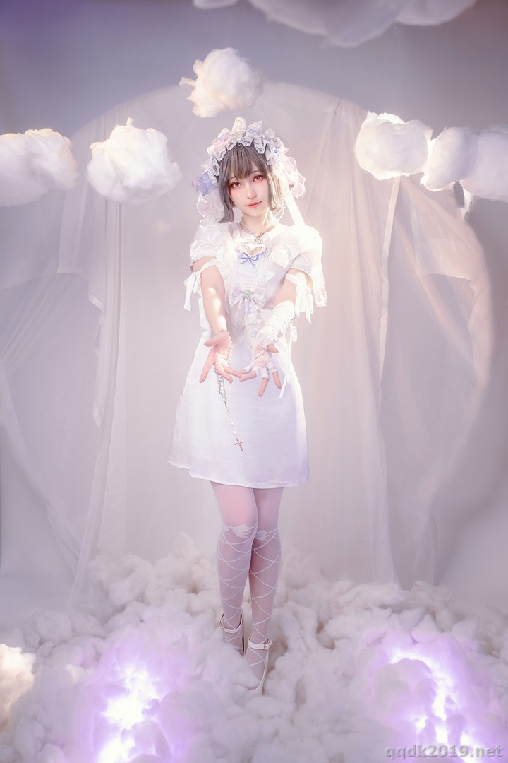 Coser-Ely-eee-ElyEE-Cloudy-Dreaming-003.jpg