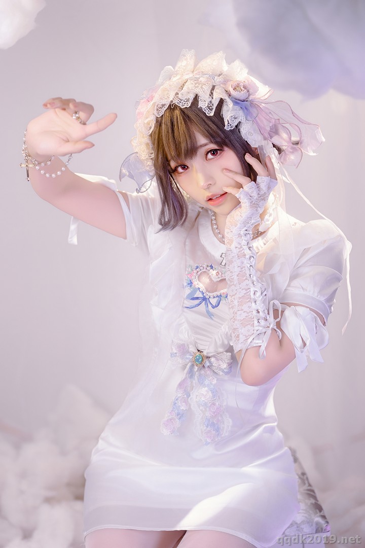 Coser-Ely-eee-ElyEE-Cloudy-Dreaming-019.jpg