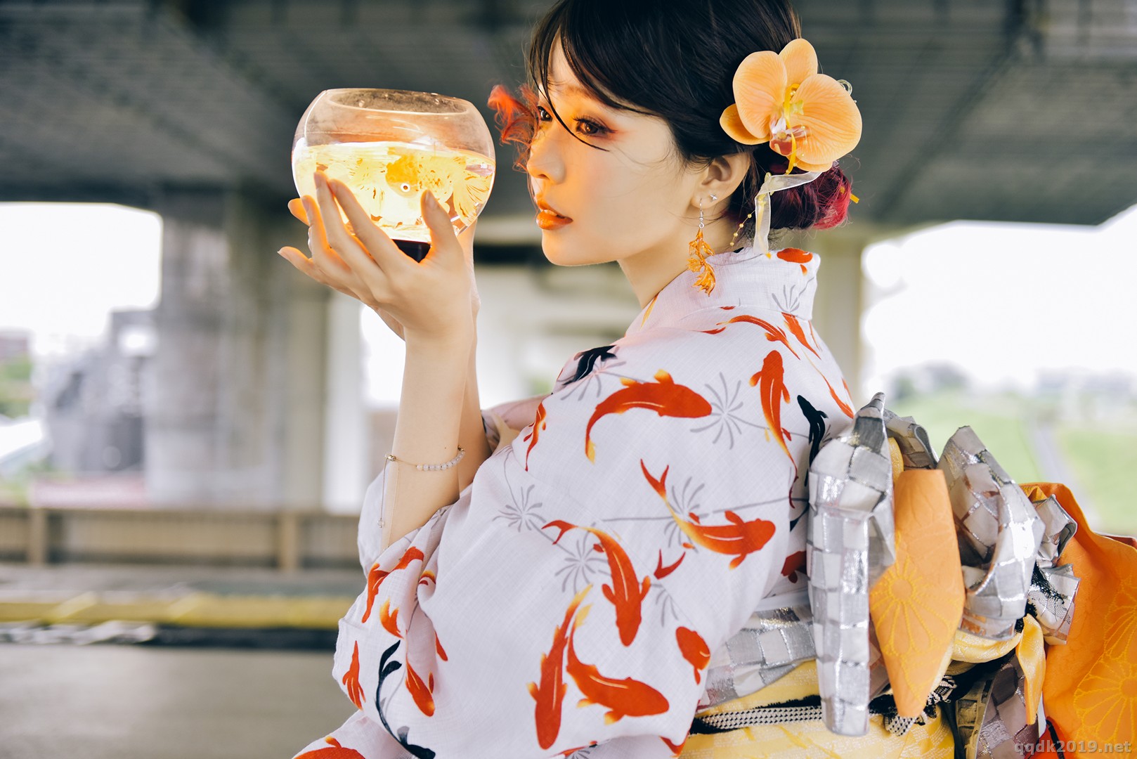 Coser-Ely-eee-ElyEE-Goldfish-Stroll-023.jpg