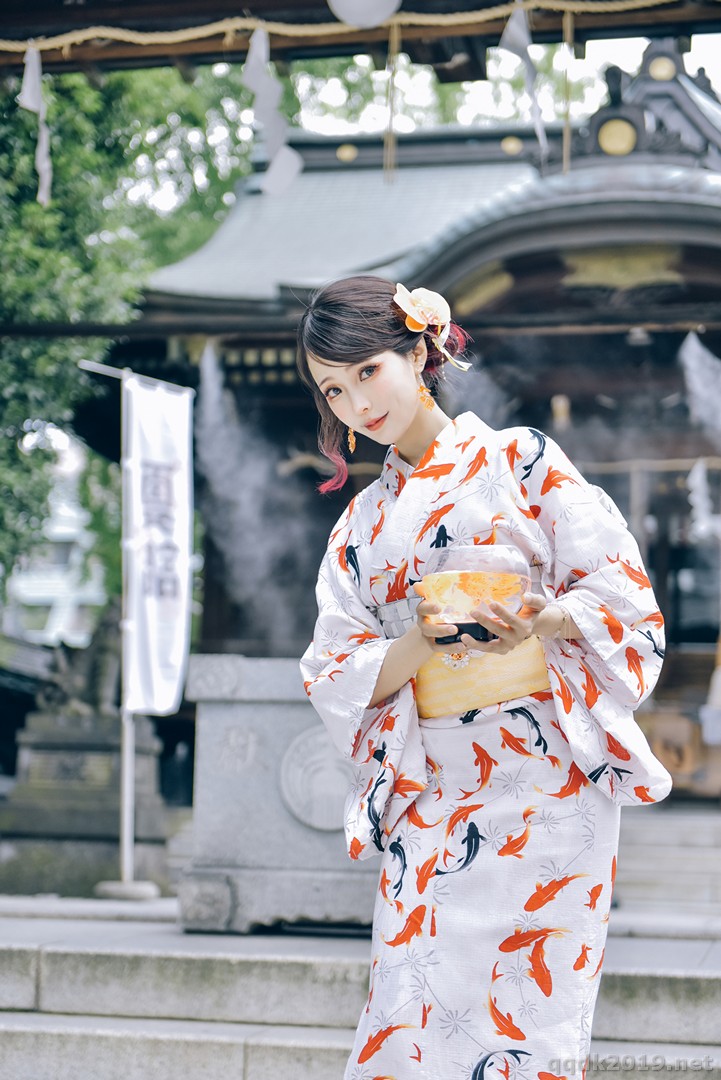 Coser-Ely-eee-ElyEE-Goldfish-Stroll-010.jpg