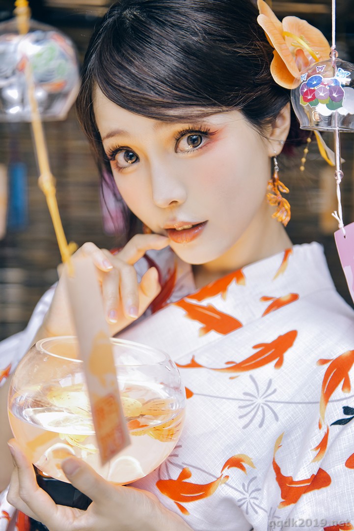 Coser-Ely-eee-ElyEE-Goldfish-Stroll-013.jpg