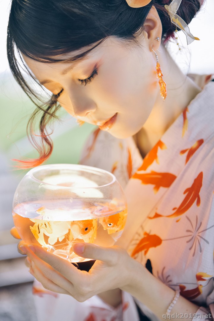 Coser-Ely-eee-ElyEE-Goldfish-Stroll-017.jpg