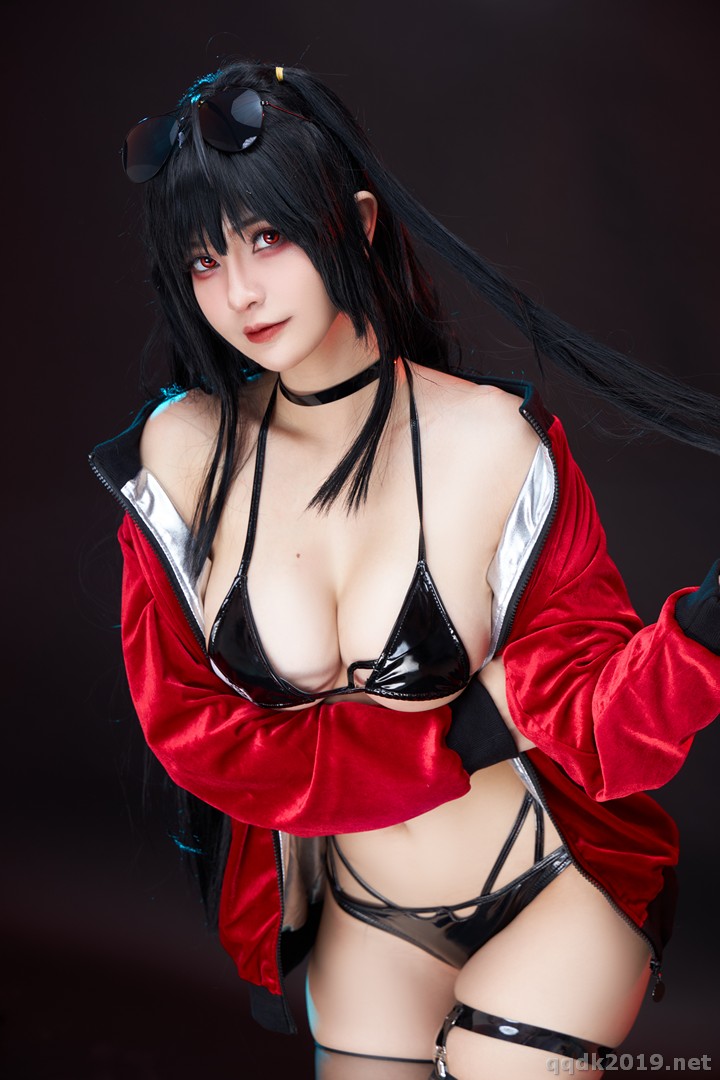 Coser-Azami-RACE-QUEEN-004.jpg