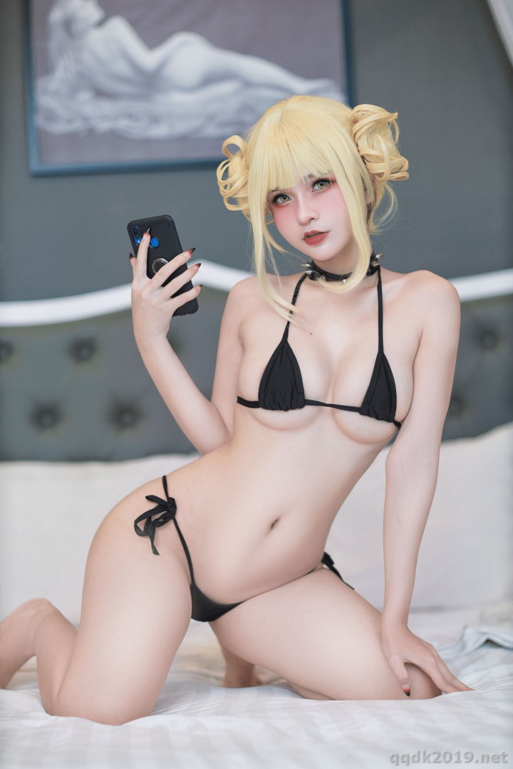 Coser-Azami-Bikini-009.jpg