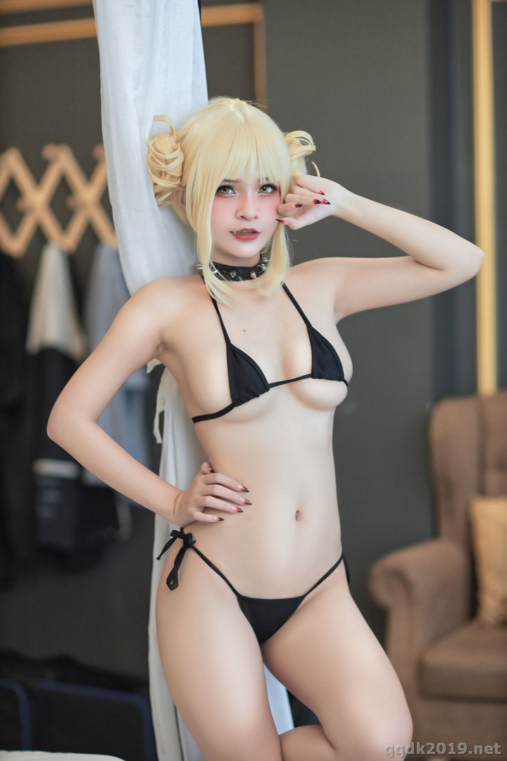 Coser-Azami-Bikini-010.jpg