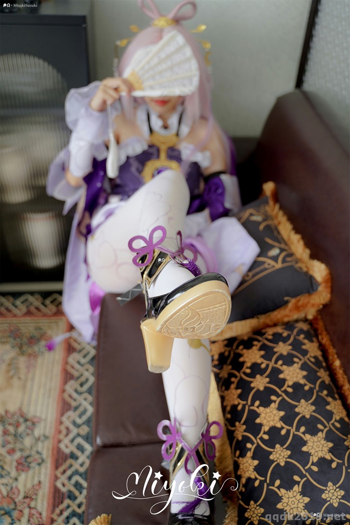 Coser-Misaki-Suzuki-004.jpg