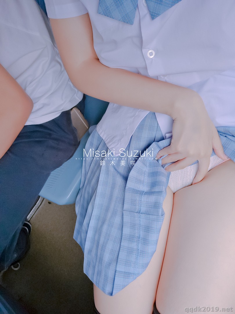 Coser-Misaki-Suzuki-1-5-136.jpg