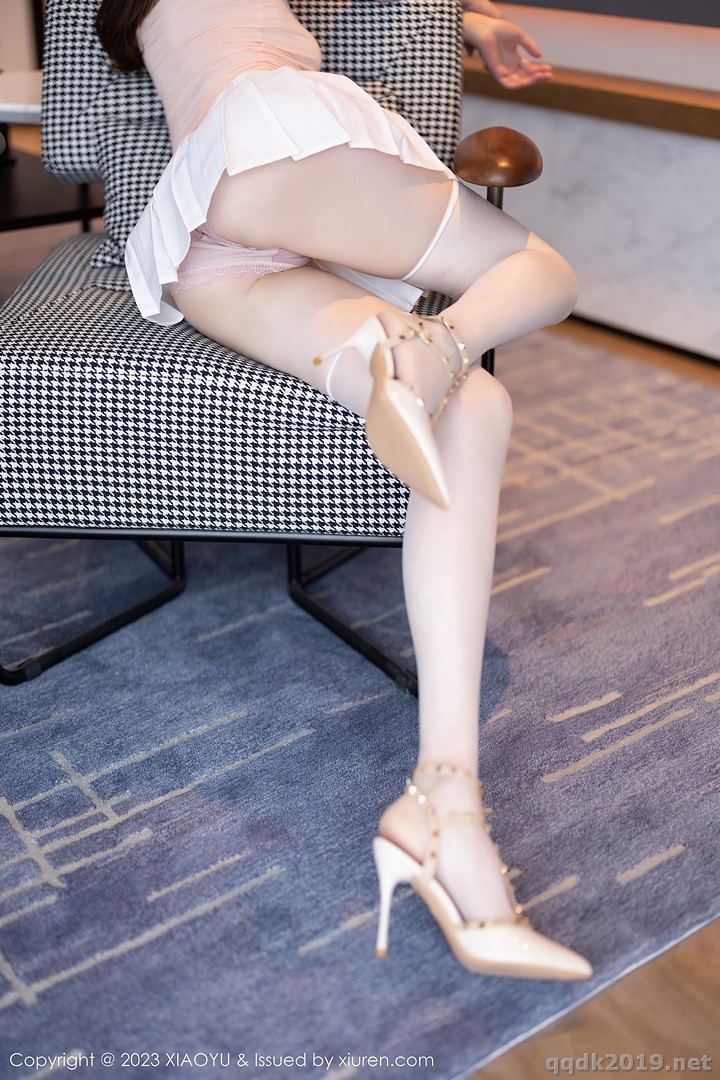 XiaoYu-Vol.1069-Meng-Xin-Yue-035.jpg